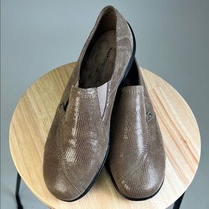 Walking Cradles Brown Loafers Slip-Ons Size 9.5 Women's